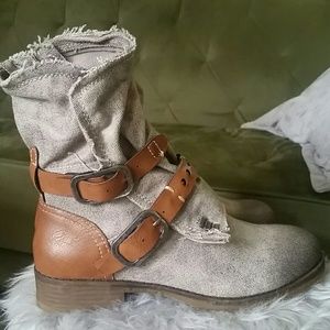 Dirty laundry canvas boots 8.5